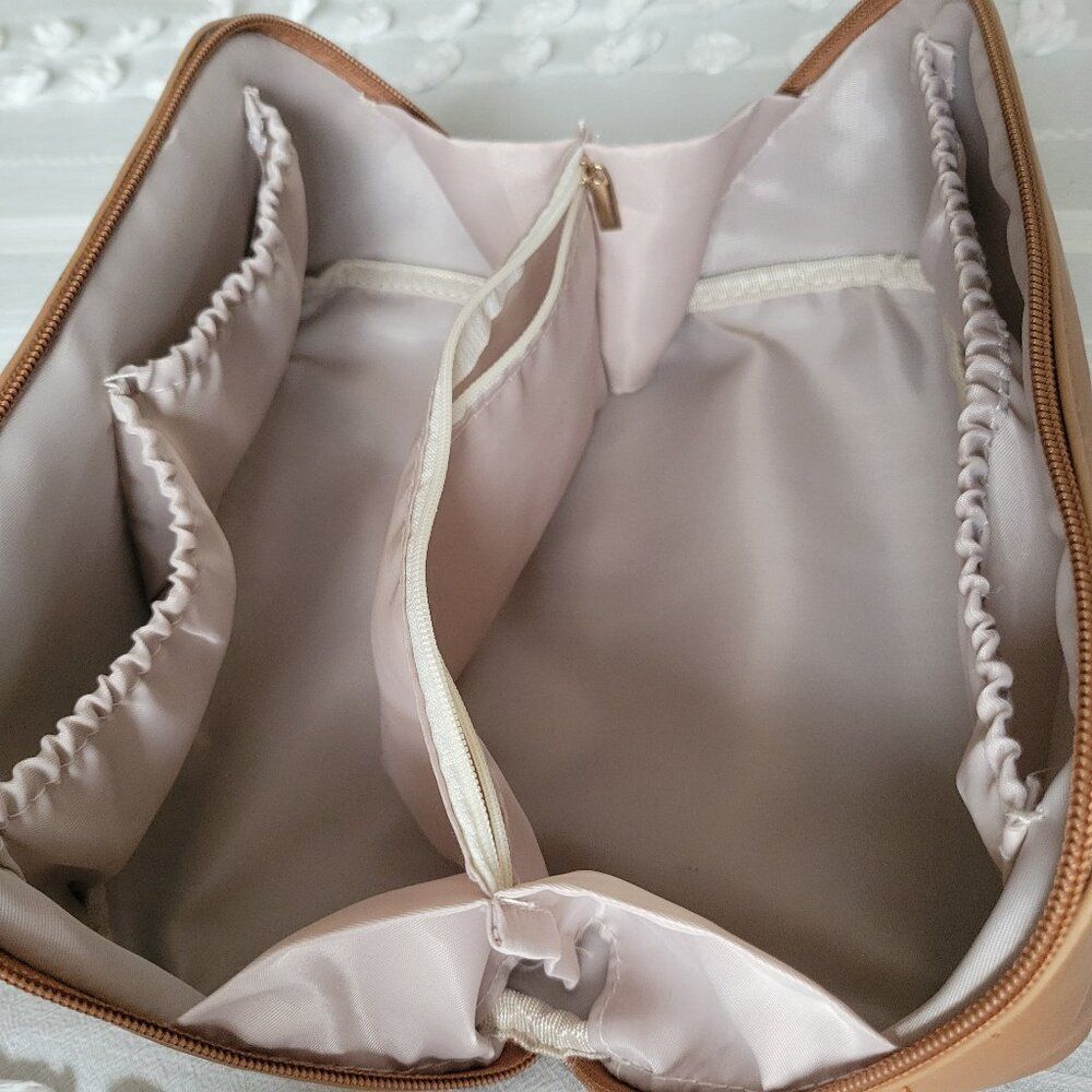 Large Capacity Travel Cosmetic Bag Gold Hardware Camel Minimalist Old Money Chic - Picture 7 of 8